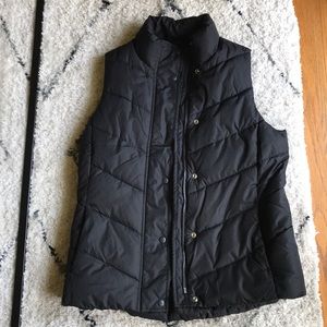 GAP women’s black puffy vest